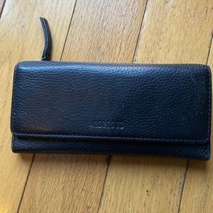 Roots black leather wallet